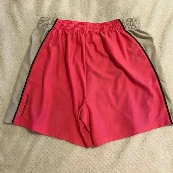 Under Armour loose Heat gear pink shorts with gray & white. Women’s size large - Picture 7 of 7